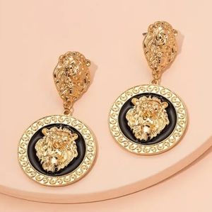 Lion Head round pendant earrings NWT 🔥✨